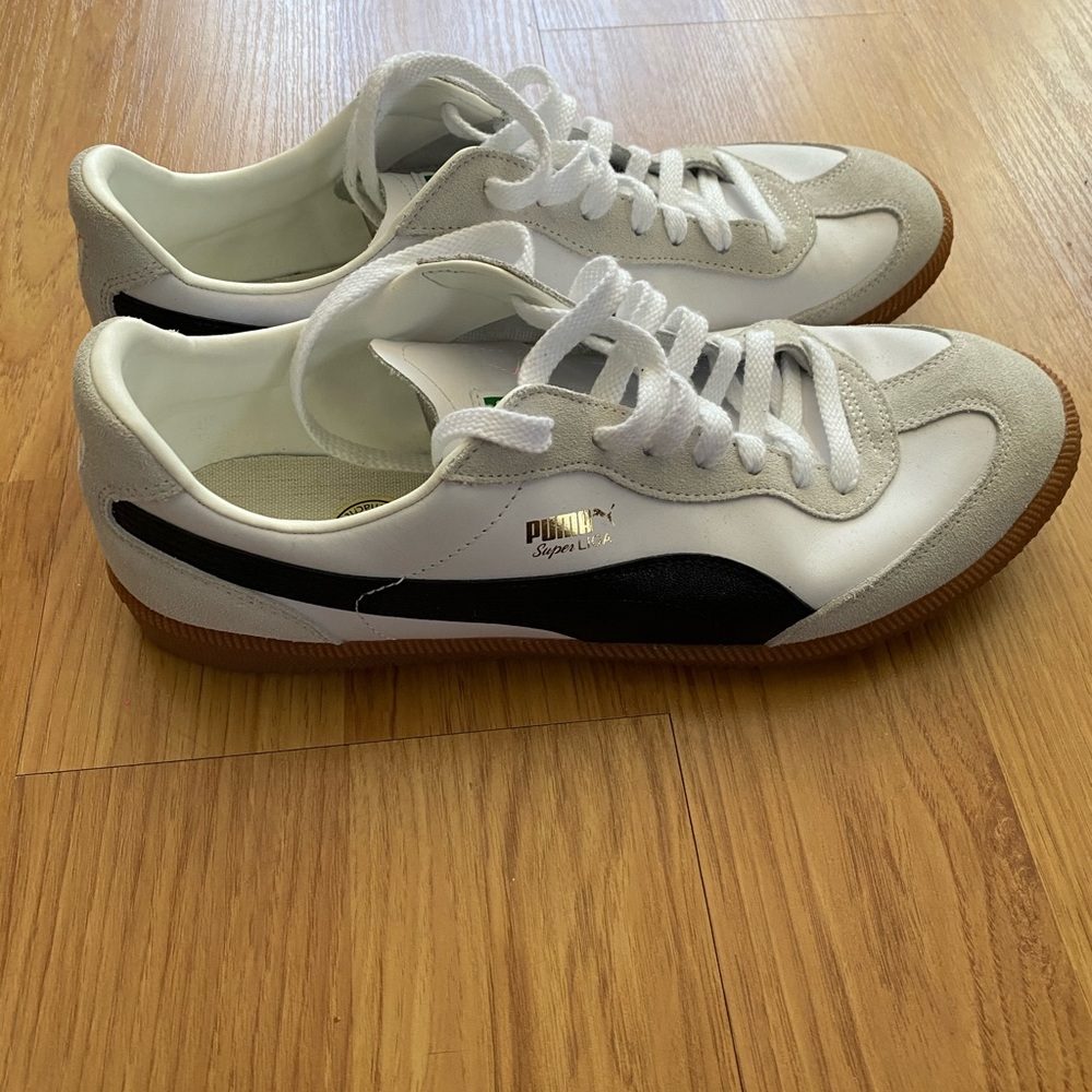 Men’s pumas sneakers